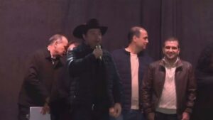 Rodolfo Nogueira ‘apanha’ ao pedir votos para Flávio Bolsonaro em festa de Mundo Novo.