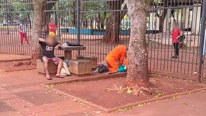 Homem bebe etanol e morre na Praça Ary Coelho